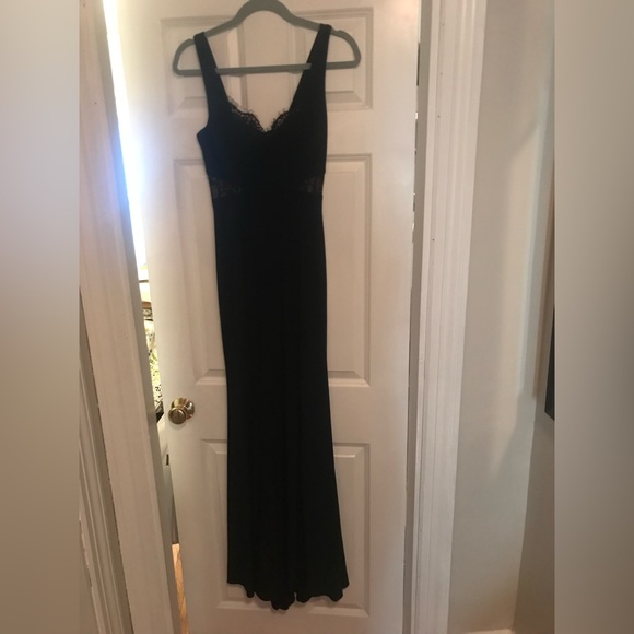 Black dress - Picture 3 of 8